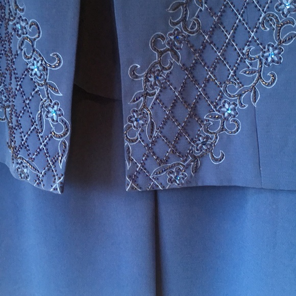 Ladies 3 piece suit - Picture 3 of 4